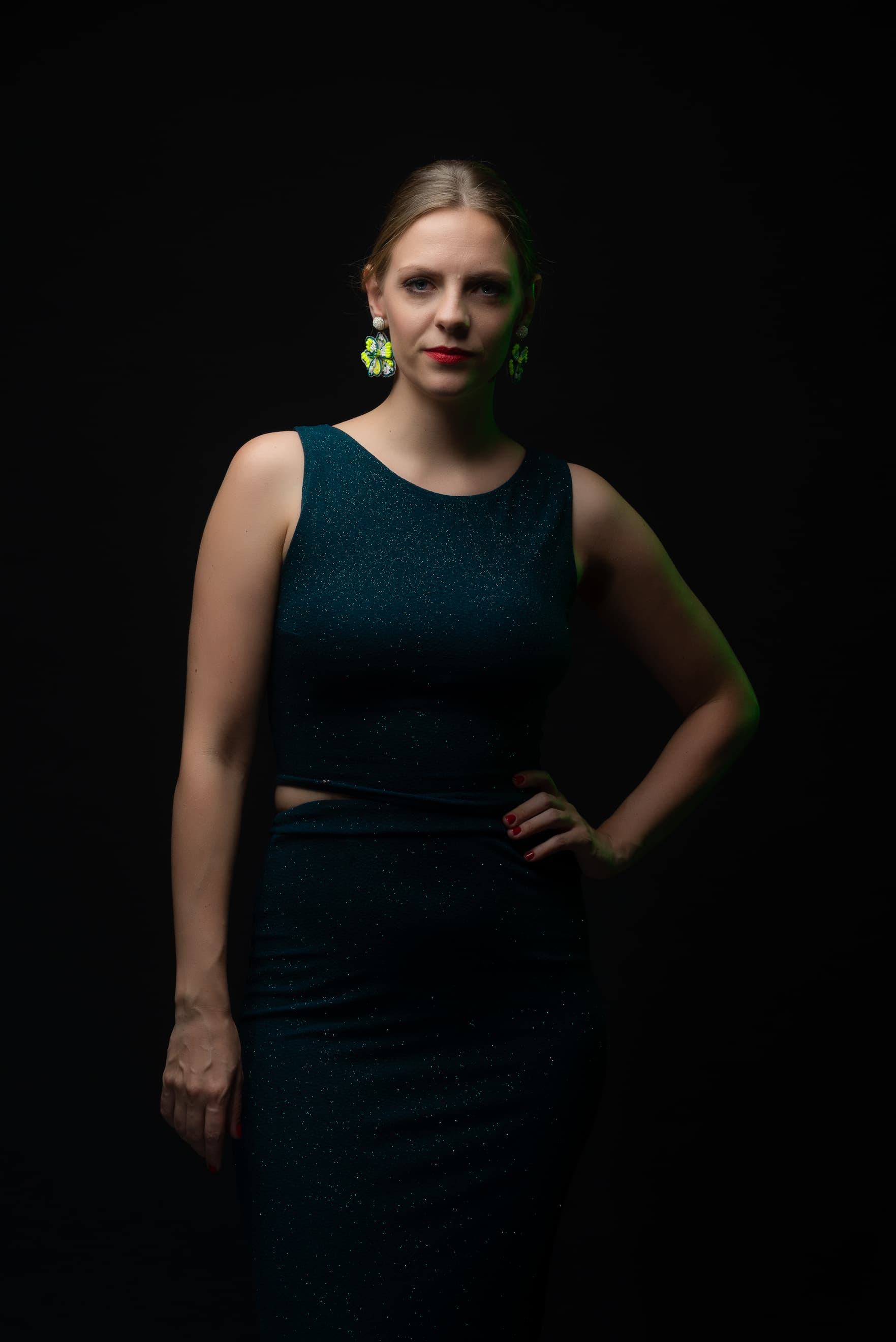 Juliana Troles, confident and elegantly dressed